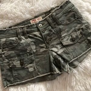 Camo shorts juniors size 3